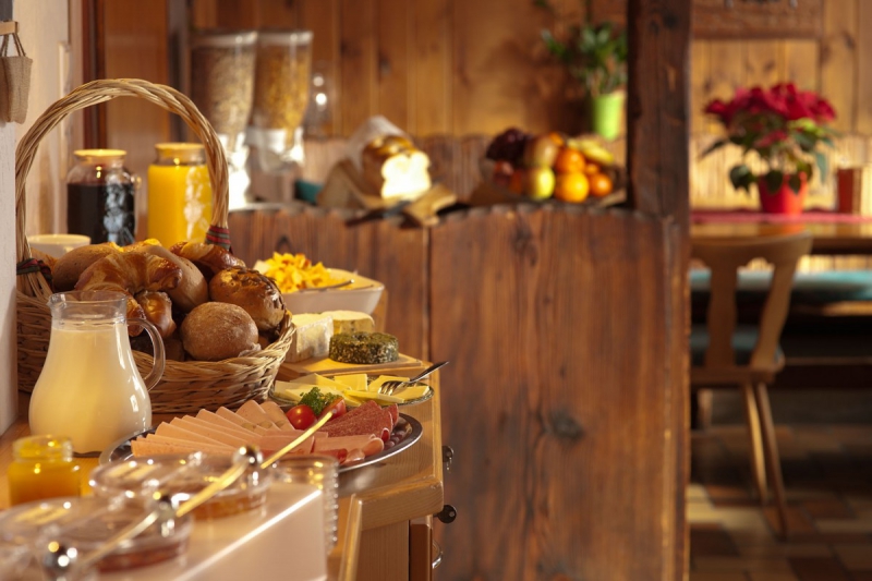 boulangerie-GOURDON-min_breakfast_buffet_food_restaurant_meal_hotel_plate_fresh-718745